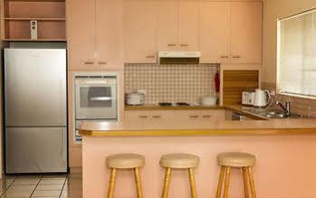 White Lace Motor Motel 4*
