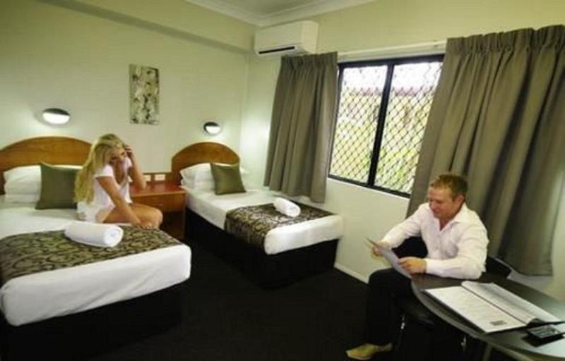 Reef 4* Mackay