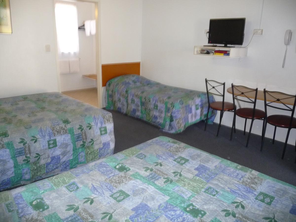 Bel Air Motel *
