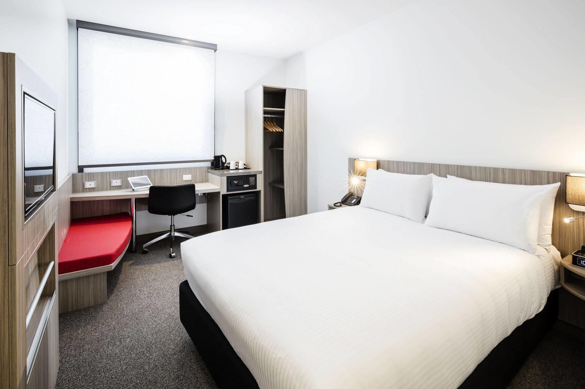 Ibis 4*