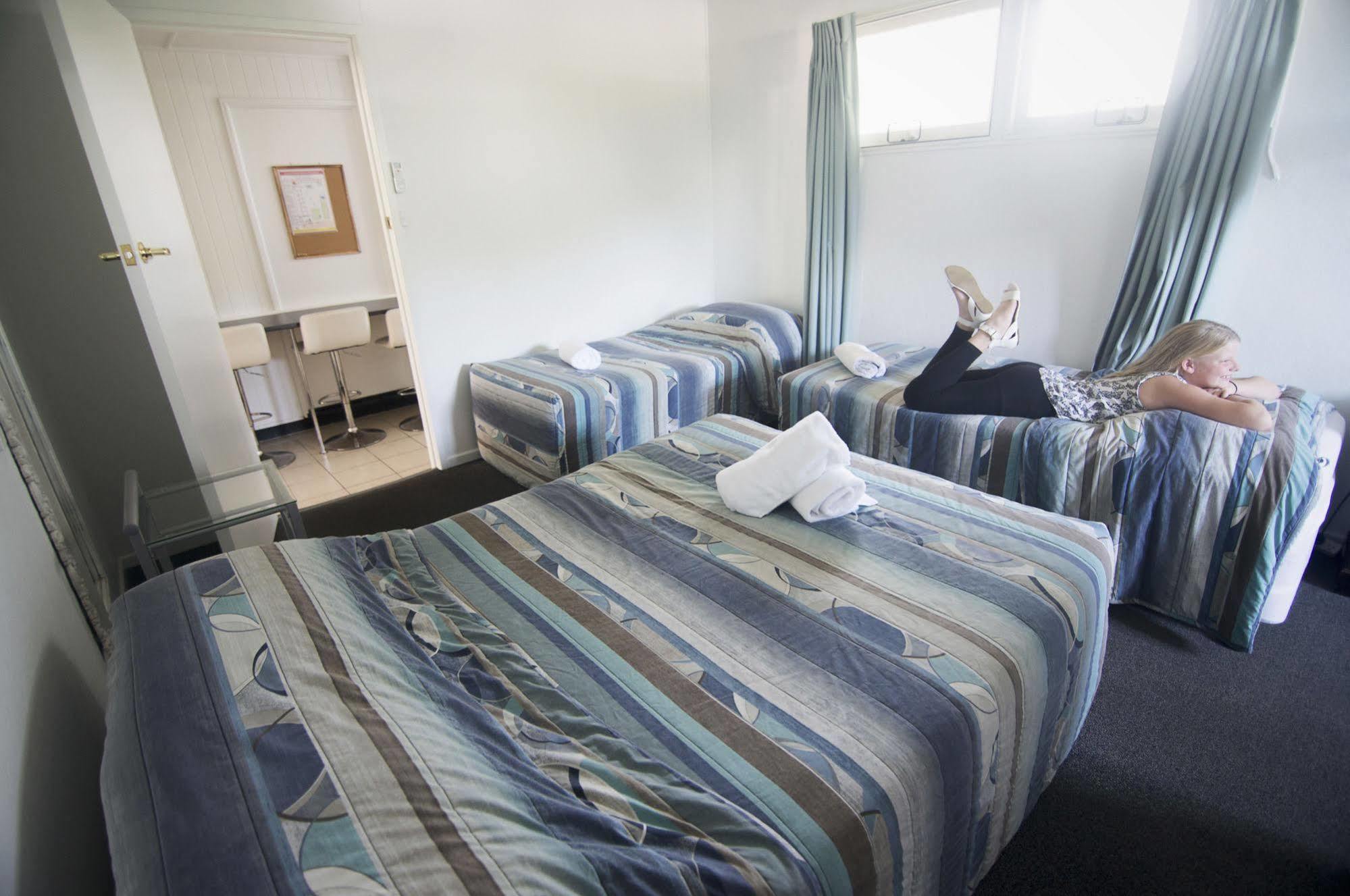 Motel Cool Palms