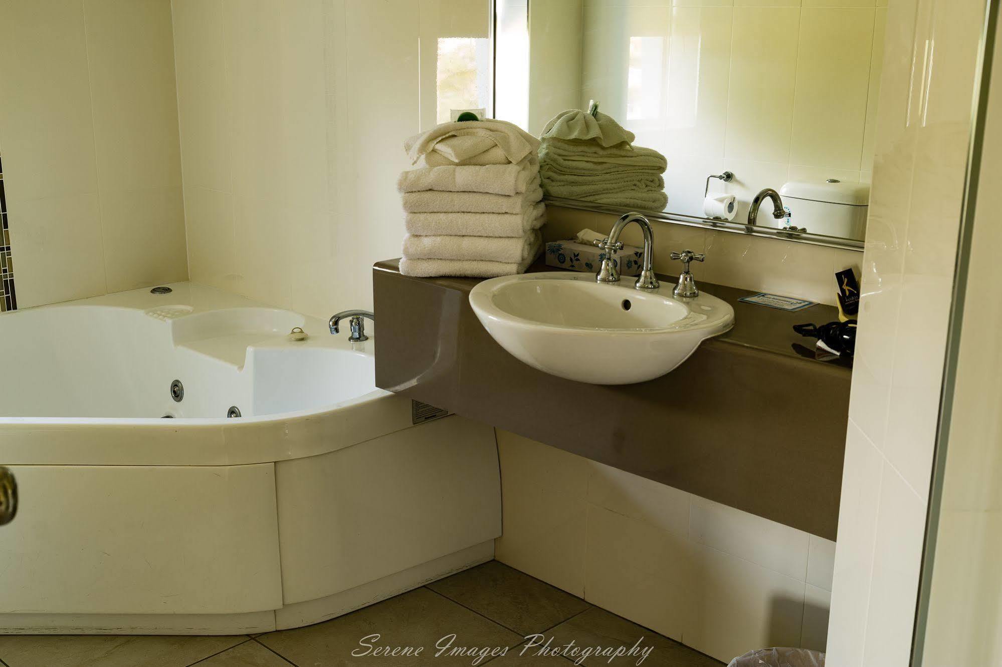 Ocean International 4* Mackay
