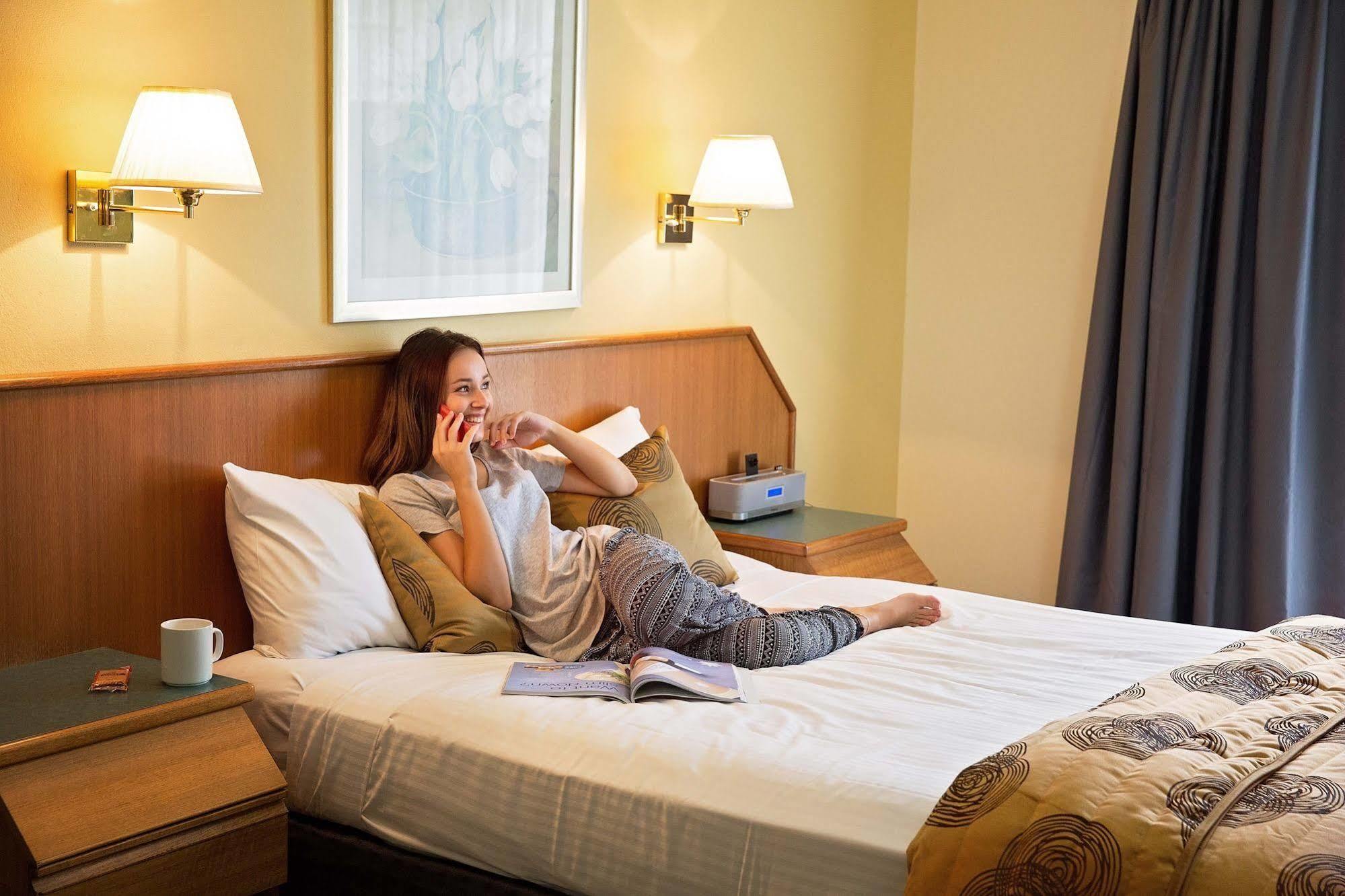 Motel White Lace Motor 4*