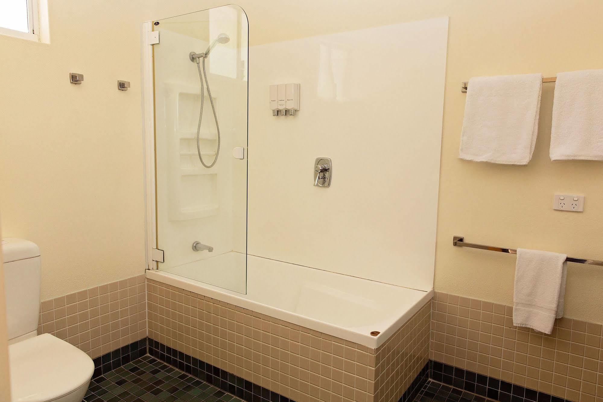 Motel White Lace Motor