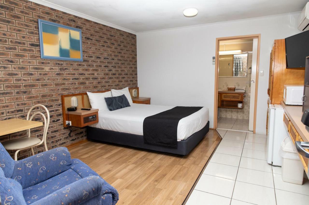 Lantern Motor Motel 3*