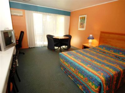Reef Motel 4*