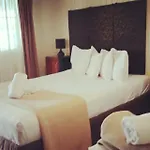 Country Plaza Motor Inn