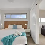 Modern Dual Key Apt W Pool In The Heart Of Mackay