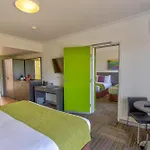 Mackay Oceanside Central Hotel Official