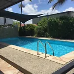 Country Plaza Motor Inn