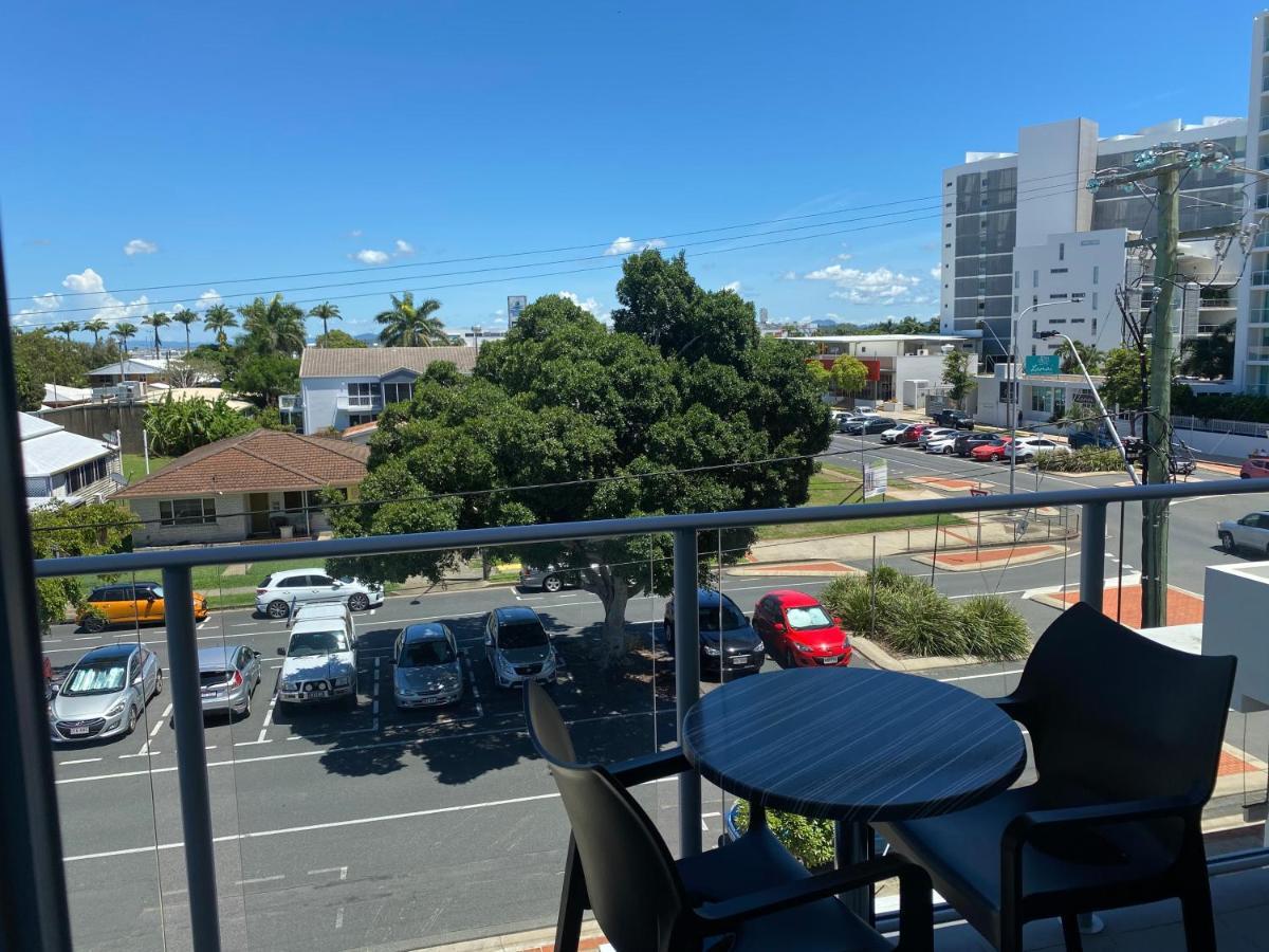 Airtrip On River Street, * Mackay