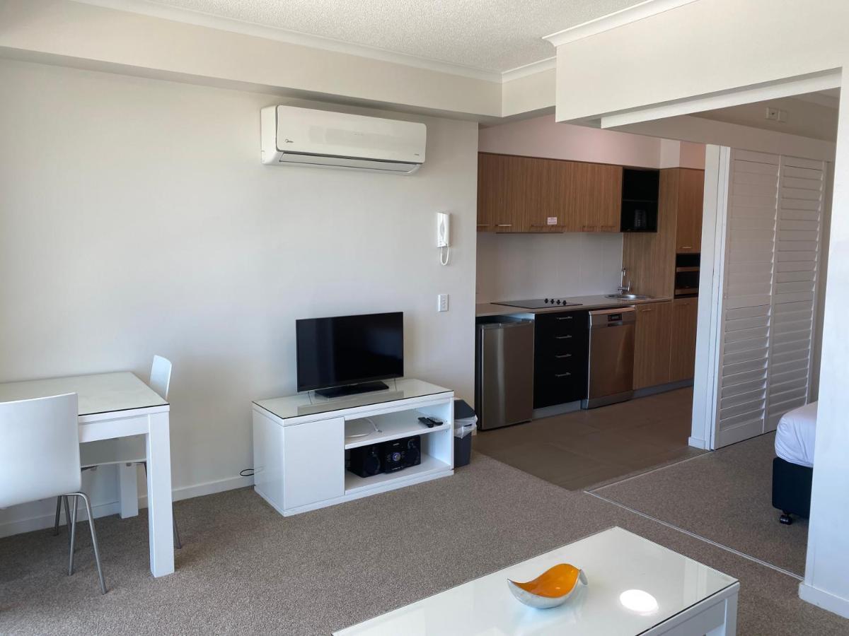 Apartment Airtrip On River Street, *