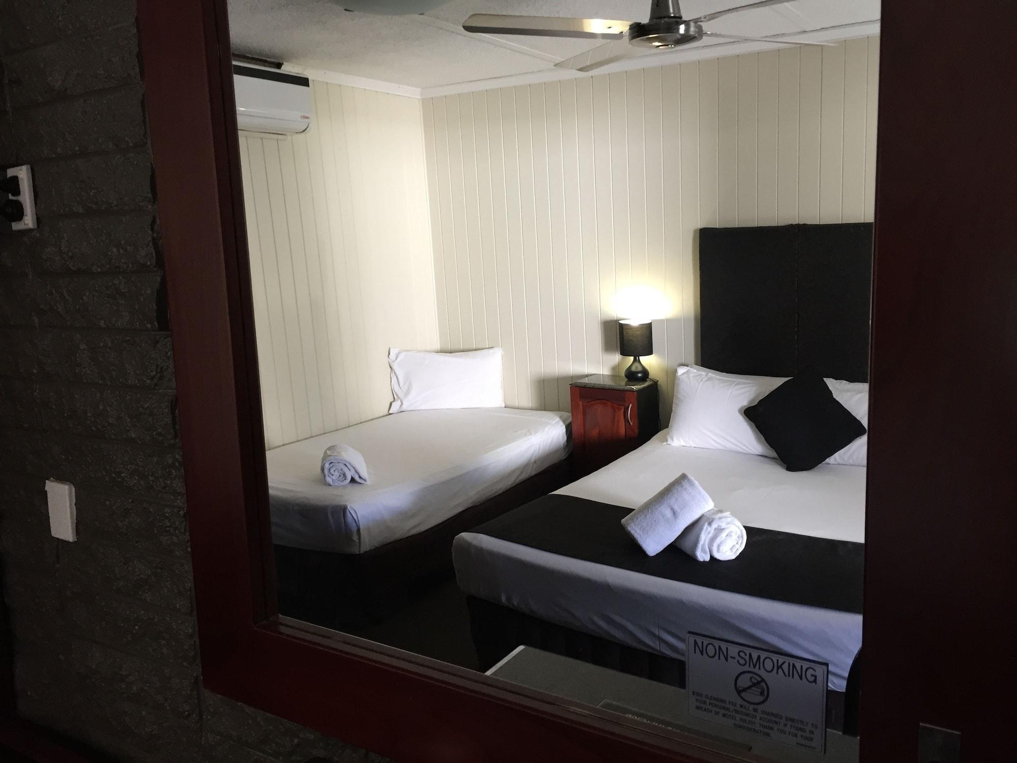 Country Plaza Motor 4*