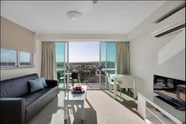 Airtrip On River Street, Apartment