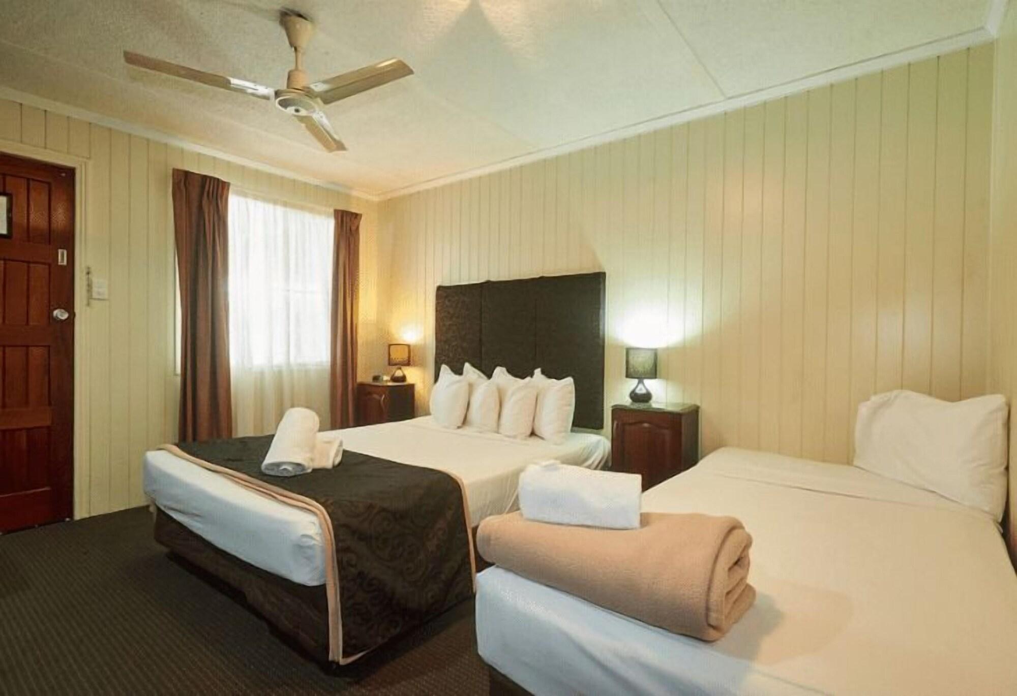 Country Plaza Motor 4*