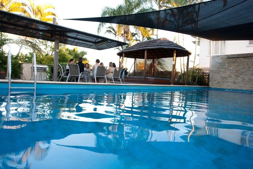 Country Plaza Motor Motel 4*