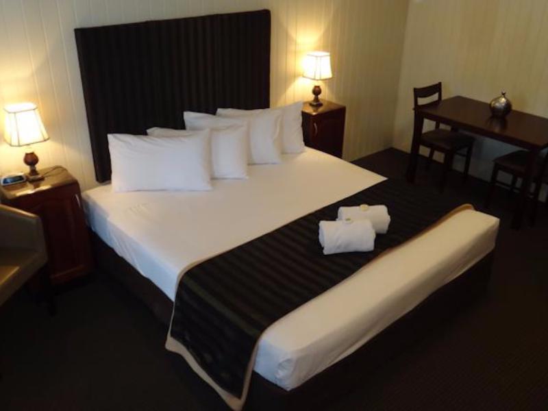 Country Plaza Motor Motel Mackay