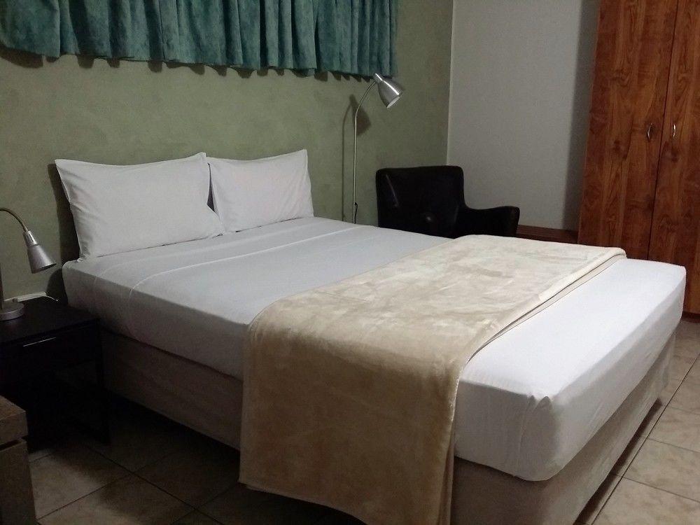 Galaxy Motor Motel
