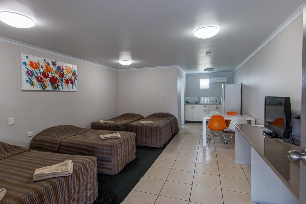 Galaxy Motor Motel 3*