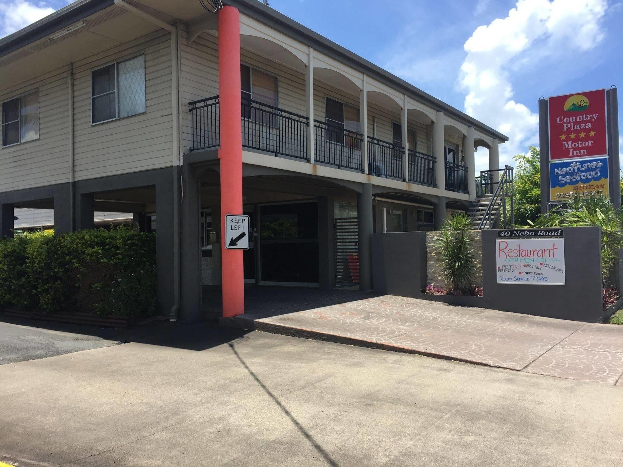 Country Plaza Motor Motel 4*