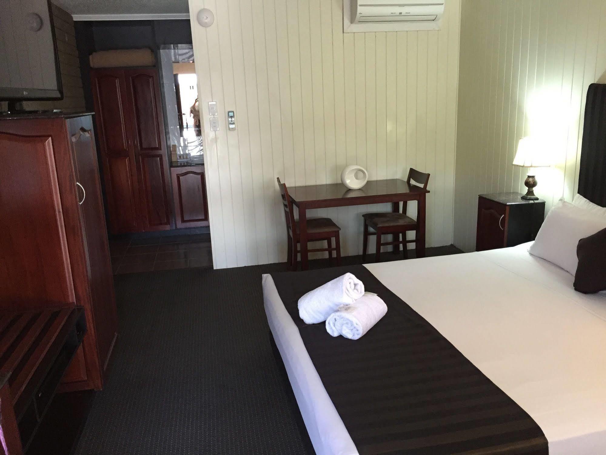 Country Plaza Motor Motel Mackay