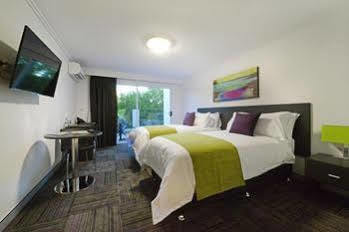Oceanside Official 4* Mackay