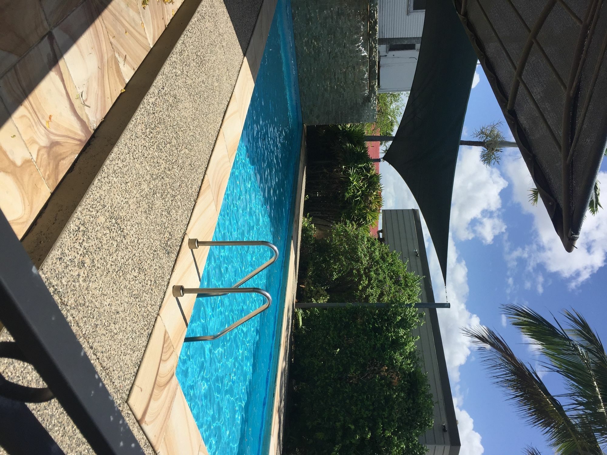 Country Plaza Motor Motel 4*